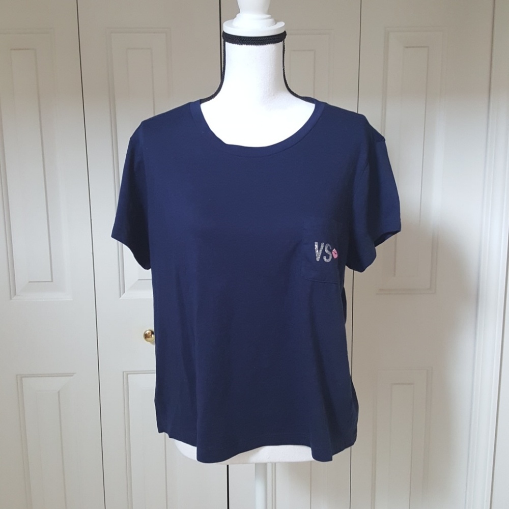 08:05 - Victoria’s Secret Pocket Tee